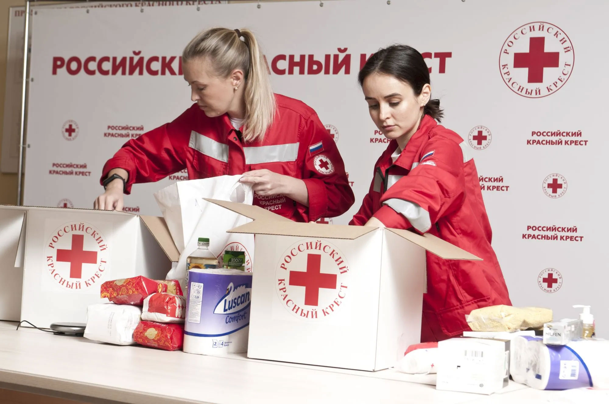 Телефон приемной красного креста. Российский красный крест 155 лет. РКК красный крест. Волонтеры красного Креста. Красный.